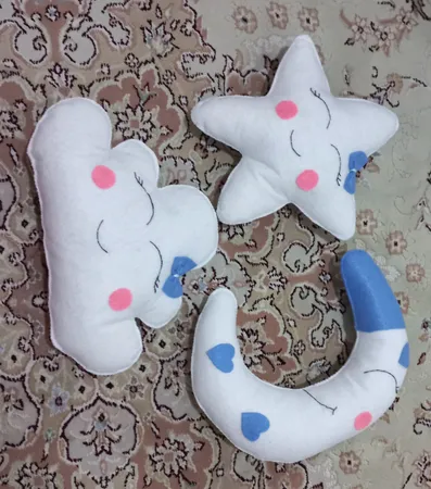 کوسن کودک طرح ماه و ستاره و ابر کد M2 مجموعه ۳ عددی