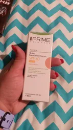 کرم ضدآفتاب رنگی پرایم، 60 SPF، مدل 02، مناسب پوست چرب و مختلط تنالیته رنگ متوسط و حجم 40 میلی‌لیتر، محافظت کننده در برابر اشعه UVA،IRو UVB، کنترل کننده ترشح سبوم، فاقد چربی و غیر کومدون‌زا، +++PA، پوشش دهنده جای جوش، با ماندگاری 3 ساعته