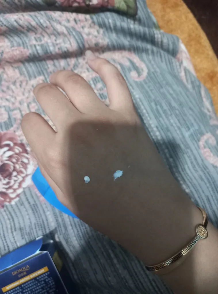 کرم ضد آفتاب بی رنگ بیو اکوا SPF 35 مدل TONE ‌محافظ UVA ،UVB ، ضد حساسیت، مناسب انواع پوست‌ معمولی و حساس حجم 35 میلی‌لیتر