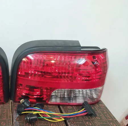 چراغ خطر عقب مدل km20 مناسب برای پراید 131 بسته 2 عددی