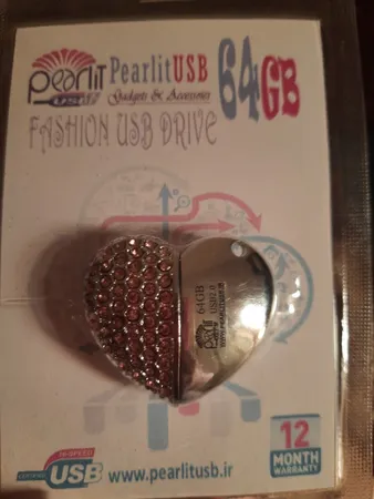فلش مموری طرح قلب مدل UJ-004 ظرفیت 64 گیگابایت