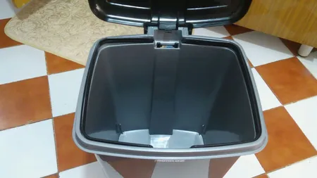 سطل زباله پدالی ممتاز پلاستیک مدل 730 ظرفیت 25 لیتری