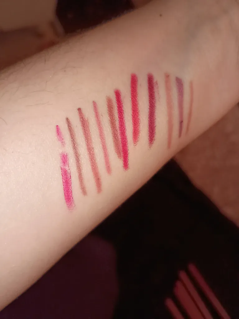 مداد لب دراگون رانی مدل waterproof مجموعه ۱۲ عددی