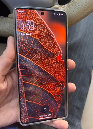 گوشی موبایل داریا مدل bond 5G دو سیم کارت ظرفیت 256 گیگابایت و رم 8 گیگابایت به همراه شارژر