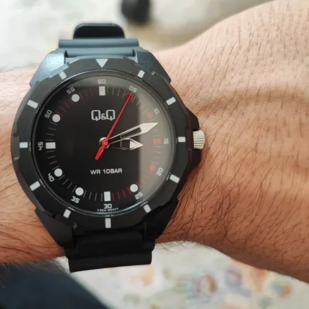 ساعت مچی عقربه‌ای مردانه کیو اند کیو مدل V30AJ004Y