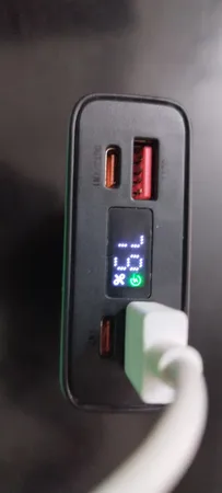 پاوربانک 22.5 وات آکو مدل AP-06 ظرفیت 20000 میلی آمپر ساعت