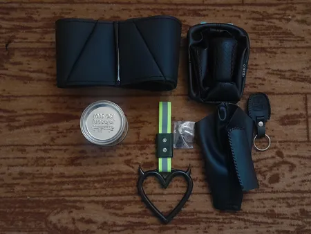 روکش فرمان کاور پلاس مدل PR-LUXE-RD به همراه سردنده وگردگیر و روکش ترمزدستی و کاور سویچ مناسب برای پراید