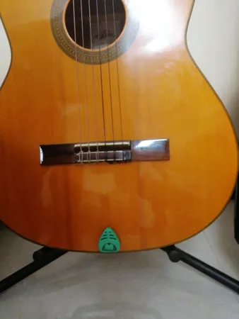 نگهدارنده پیک گیتار مدل VC40