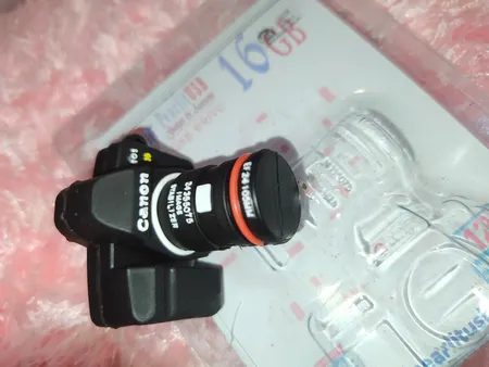 فلش مموری طرح دوربین عکاسی کانن مدل Ultita -CC01 ظرفیت 16 گیگابایت