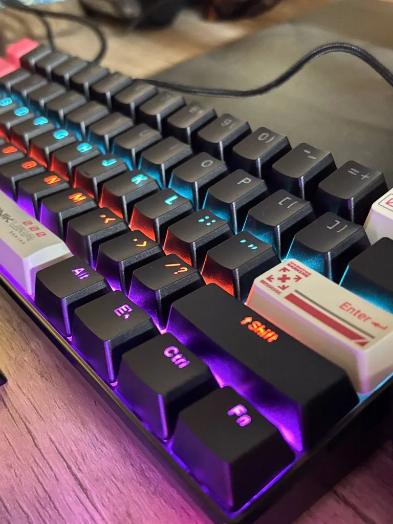 کیبورد گیمینگ اونیکوما مدل G55 RGB، مکانیکال سوییچ قهوه‌ای، Tenkeyless، نورپردازی RGB