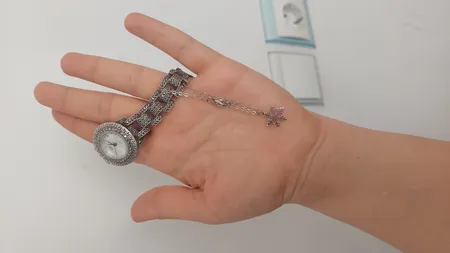 آویز ساعت زنانه طرح دانه برف