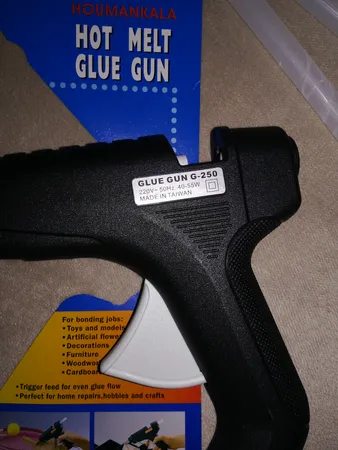 دستگاه چسب تفنگی مدل G-250 به همراه یک عدد چسب حرارتی بزرگ بصورت رایگان