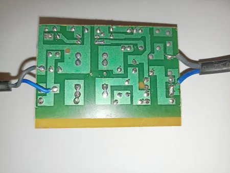 آداپتور 12 ولت 2 آمپر مدل 12v02 بسته 2 عددی