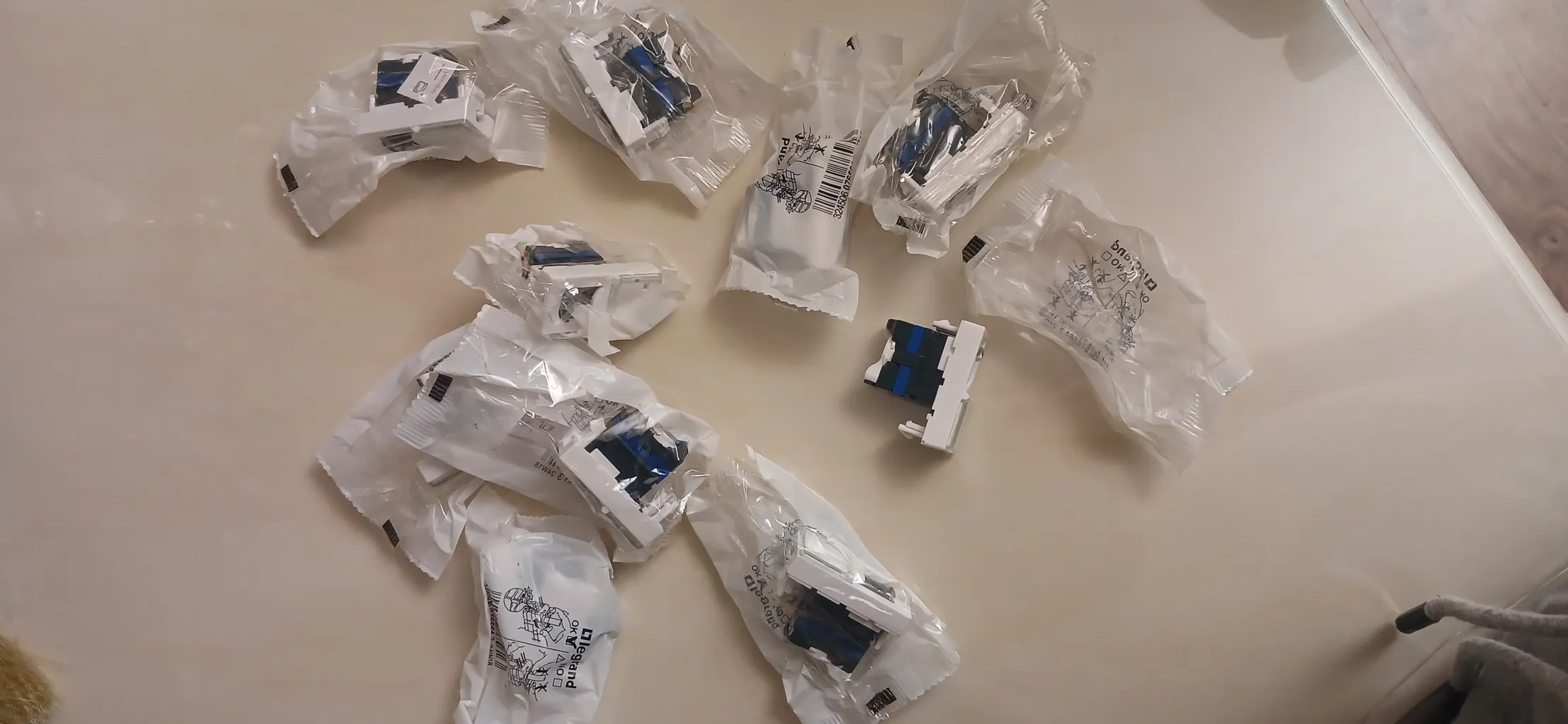 کیستون شبکه cat6 لگراند مدل 76561 بسته 10 عددی