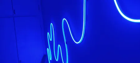 ریسه نئون فلکسی مدل 12 ولت طول 5 متر