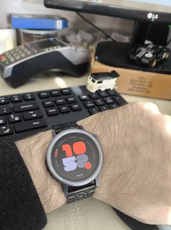 ساعت هوشمند 45 میلی‌متری ناتینگ مدل CMF Watch Pro 2 با بند سیلیکونی