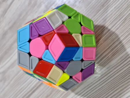 بازی فکری روبیک مدل مگامینکس