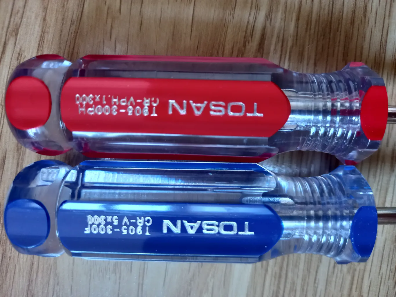 پیچ گوشتی چهارسو توسن مدل  T905