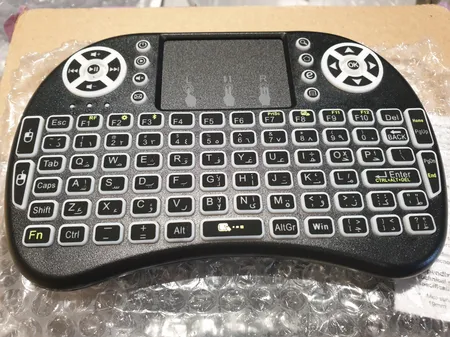 مینی کیبورد بی‌سیم همراه با تاچ‌پد مدل 08RF/2.2 Persian