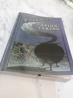 اسباب بازی زینتی مستر گرین مدل کتاب های مدرسه هری پاتر طرح معجون سازی شاهزاده دورگه