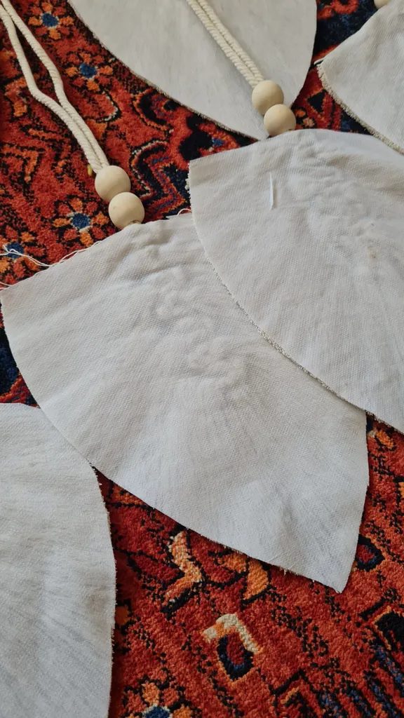 اویز بافتنی مدل برگ مکرومه