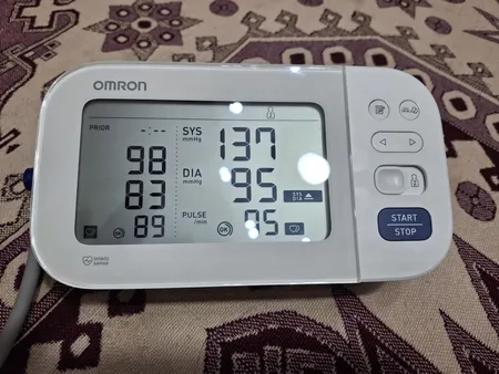 فشارسنج دیجیتال بازویی امرن مدل M6 Comfort