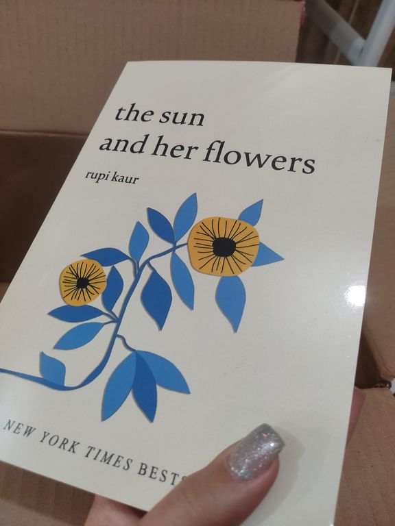 مشخصات، قیمت و خرید کتاب The Sun and Her Flowers اثر Rupi Kaur نشر McMeel |  دیجی‌کالا