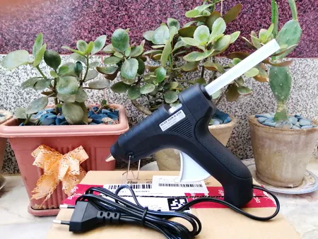 دستگاه چسب تفنگی مدل G-250 به همراه یک عدد چسب حرارتی بزرگ بصورت رایگان