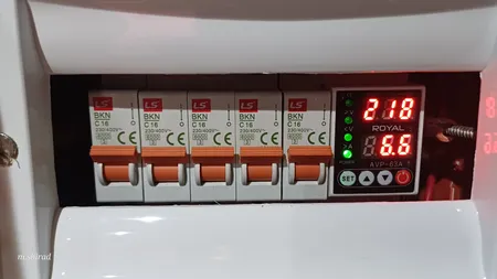 محافظ ولتاژ 63 آمپر رویال مدل 2P63A