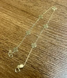 تجریه خرید دستبند زنجیری طلا 18 عیار زنانه گلد گالری لیبرا مدل گل چهارپر