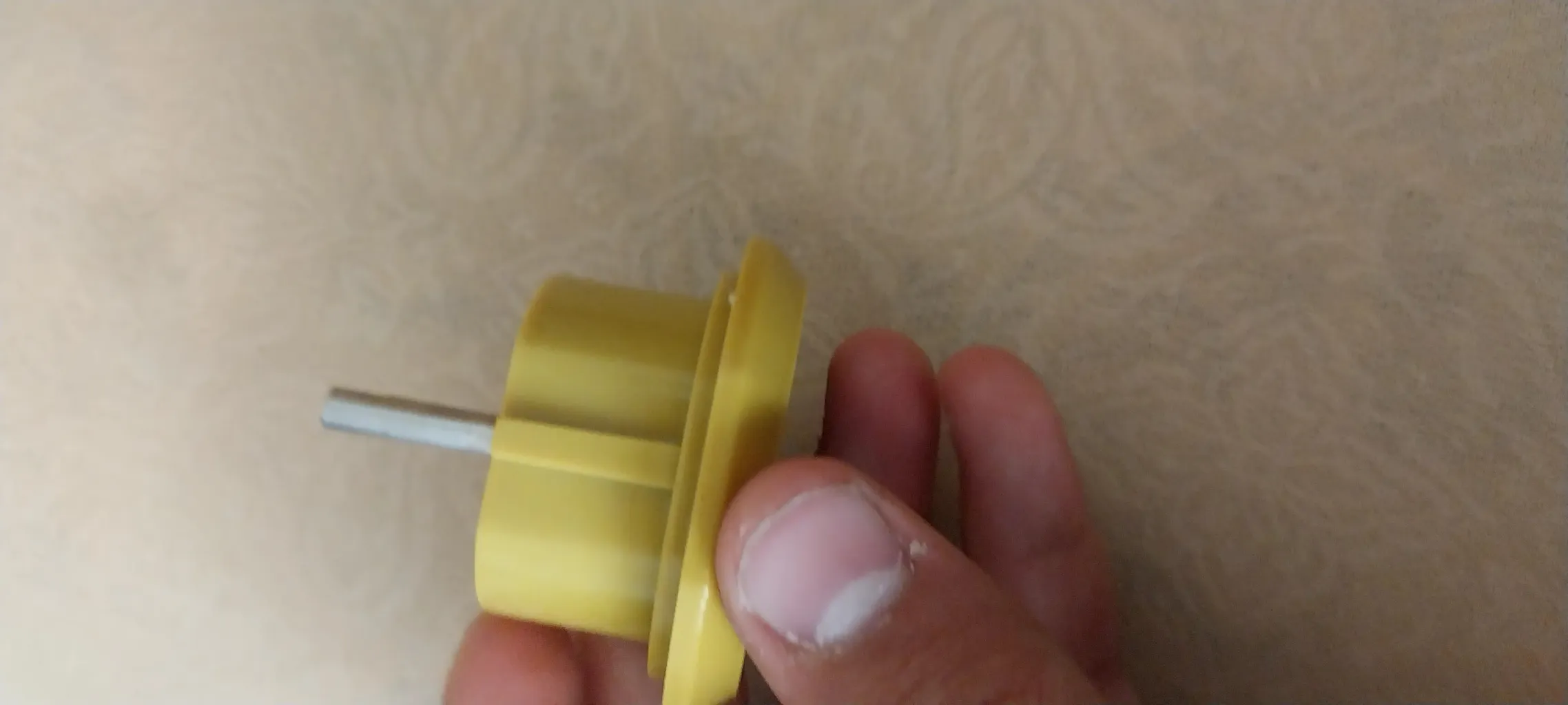 مبدل برق 3 به 2 آریو مدل A01