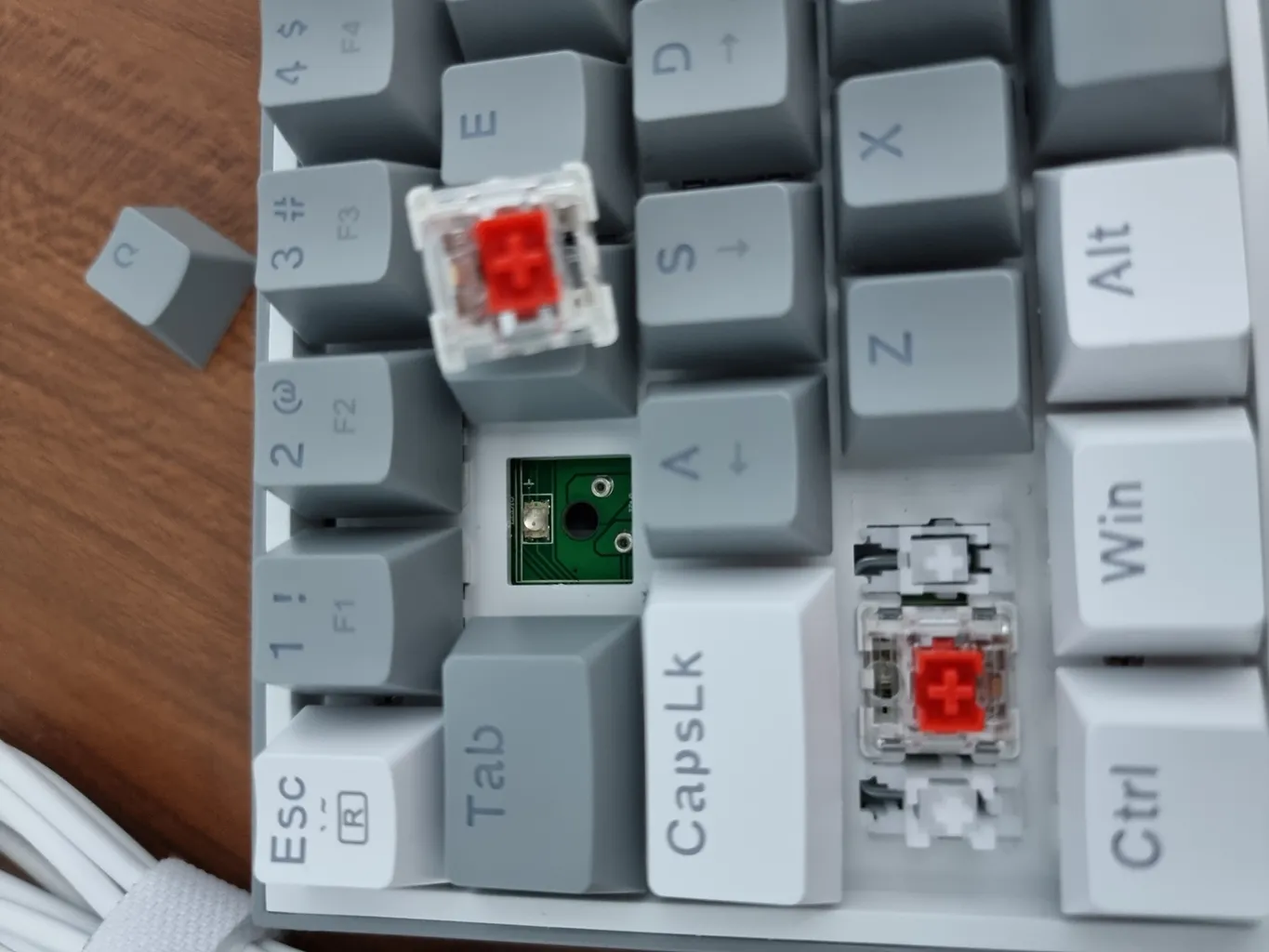 کیبورد گیمینگ ردراگون مدل K617 FIZZ، سوییچ مکانیکال قرمز، Tenkeyless، نورپردازی RGB کیبورد گیمینگ ردراگون مدل K617 FIZZ، سوییچ مکانیکال قرمز، Tenkeyless، نورپردازی RGB