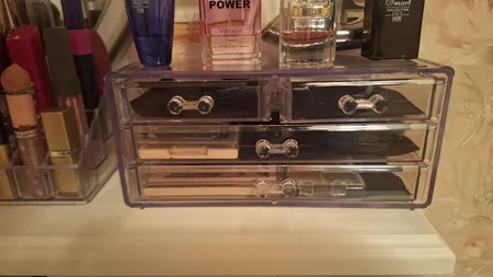 استند لوازم آرایشی نیلوشاپ مدل چهار کشو کد 4Drawers