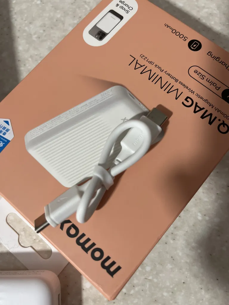 پاوربانک موماکس طرح مگ سیف مدل 122 ظرفیت 5000 میلی آمپر ساعت