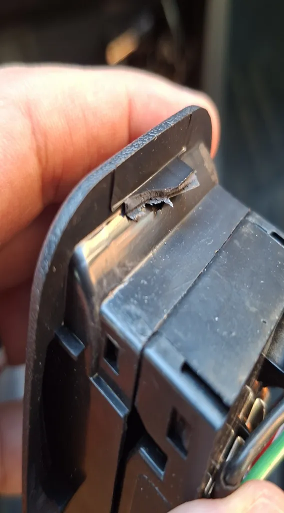 کلید شیشه بالابر کد 34 مناسب برای پراید بسته 2 عددی