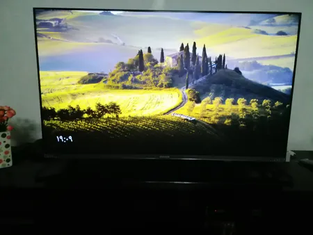 تلویزیون ال ای دی هوشمند آیوا مدل ZS-GC3A43FHD سایز 43 اینچ