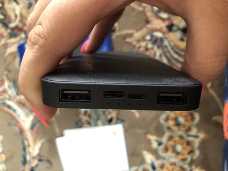 پاوربانک 10 وات شیائومی مدل Redmi ظرفیت 10000 میلی آمپر ساعت به همراه کابل تبدیل microUSB