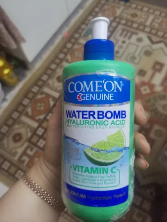 کرم آبرسان کامان سری واتربمب مدل VITAMIN C حجم 500 میلی‌لیتر