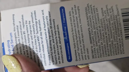 سرم پوست سراوی مدل HYDRATING HYALURONIC ACID حجم 30 میلی لیتر