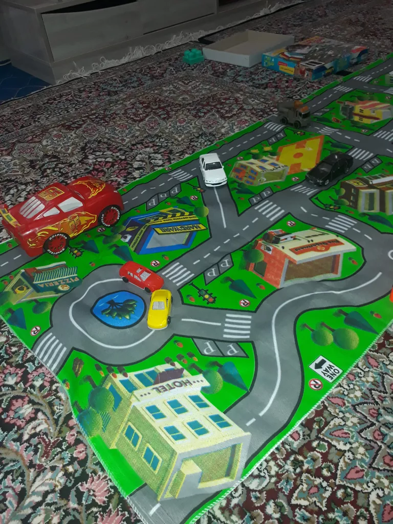 زیر انداز بازی مدل شهر من به همراه ماشین بازی