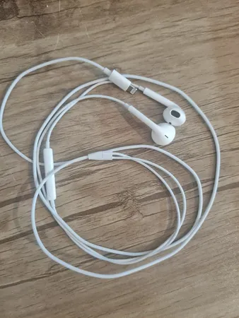 هدفون اپل مدل EarPods با کانکتور لایتنینگ