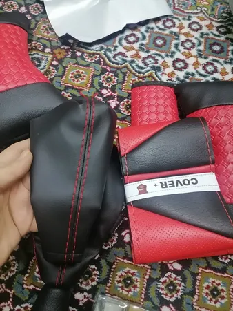 روکش فرمان کاور پلاس مدل PR-LUXE-RD به همراه سردنده وگردگیر و روکش ترمزدستی و کاور سویچ مناسب برای پراید