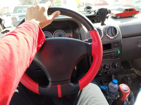 روکش فرمان کاور پلاس مدل PR-LUXE-RD به همراه سردنده وگردگیر و روکش ترمزدستی و کاور سویچ مناسب برای پراید