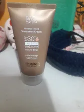 تجریه خرید کرم ضد آفتاب رنگی سینره، SPF 50، مدل Natural Beige، مناسب انواع پوست با تنالیته متوسط و حجم 50 میلی‌لیتر، محافظت‌کننده در برابر اشعه‌های UVA و UVB، مرطوب‌کننده و فاقد پارابن، PA+++، دارای فرمولاسیون فاقد چربی و آنتی اکسیدان، با ماندگاری 2 ساعته