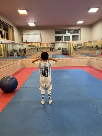 ست پنج تکه لباس ورزشی پسرانه طرح تیم ملی آرژانتین مدل مسی 2023