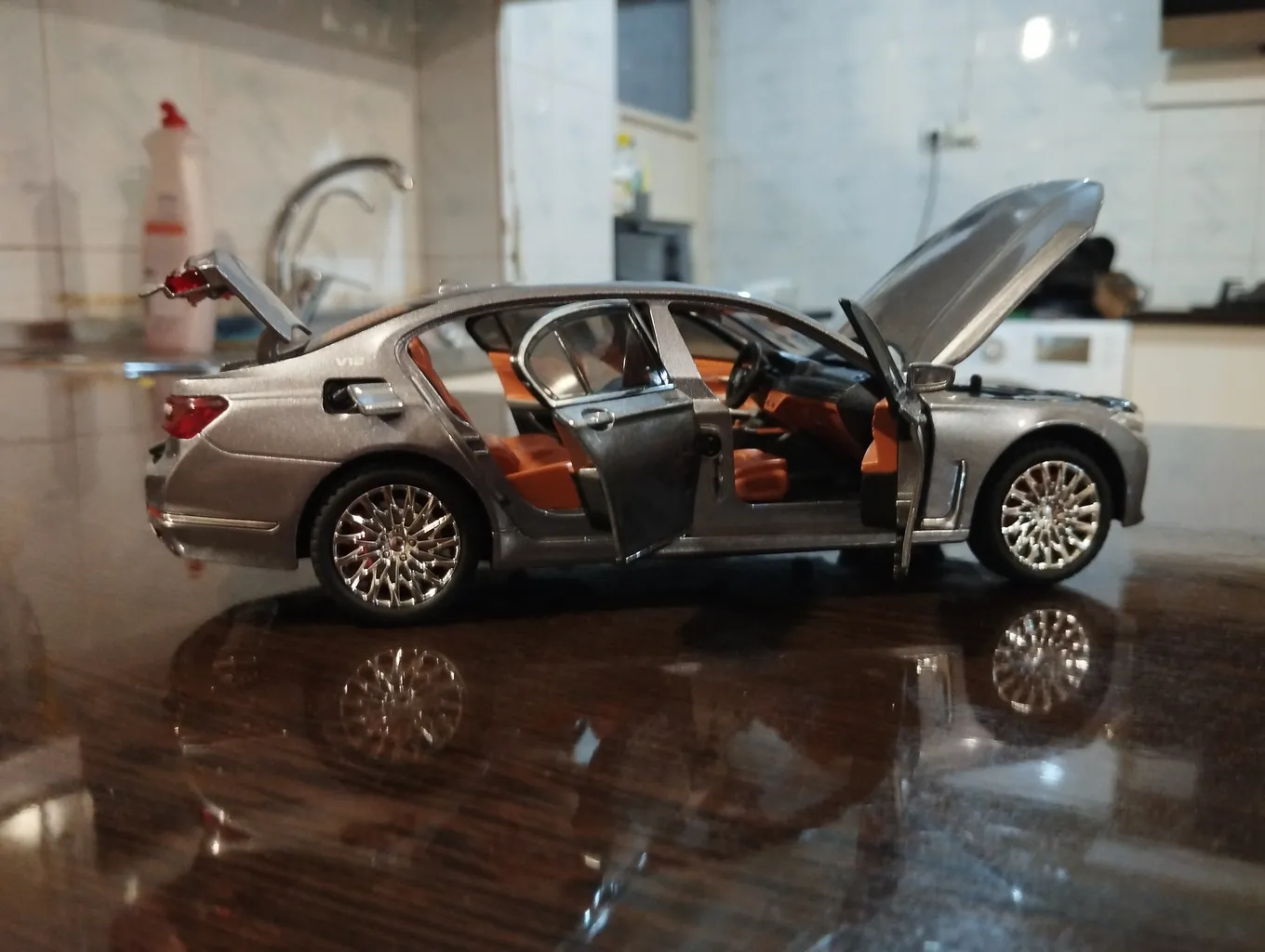 ماشین بازی مدل BMW 760 ماشین بازی مدل BMW 760