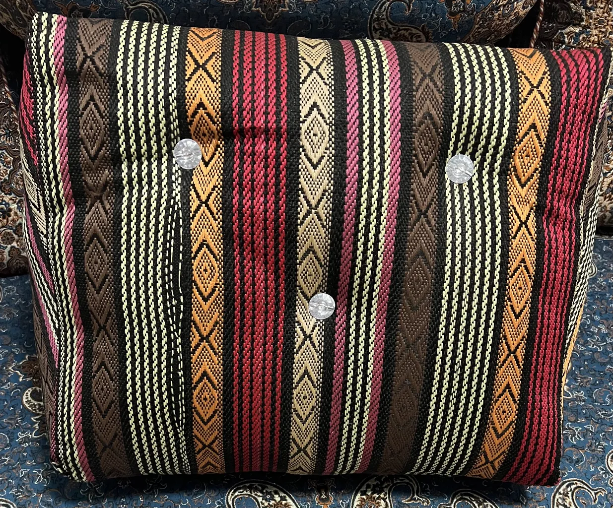 پشتی طرح جاجیم سنتی