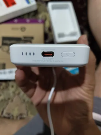 پاوربانک بیسوس مدل magnetic mini 30W ظرفیت 10000 میلی آمپر ساعت