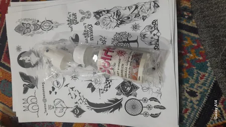 تتو موقت مدل خوشنویسی و فانتزی مجموعه 100 عددی به همراه اسپری تتو موقت