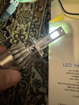 لامپ هدلایت خودرو مدل C6 H7 مناسب برای پژو 206 بسته دو عددی